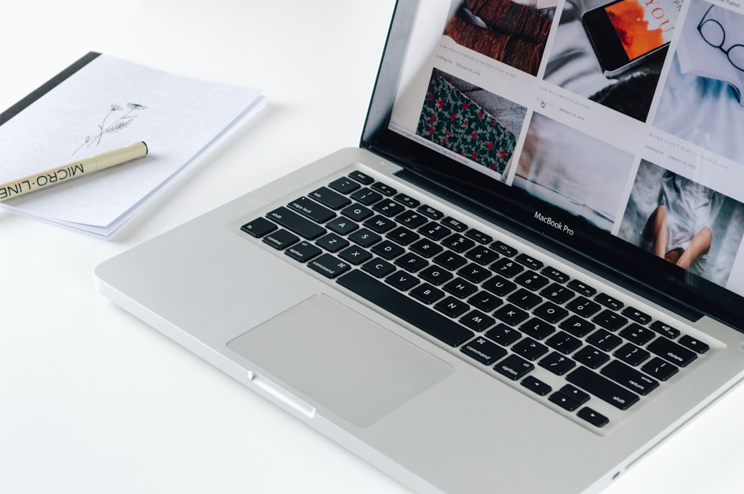 Photo Affiliate marketing: Laptop and money