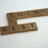 Photo critical thinking against trends manipulation