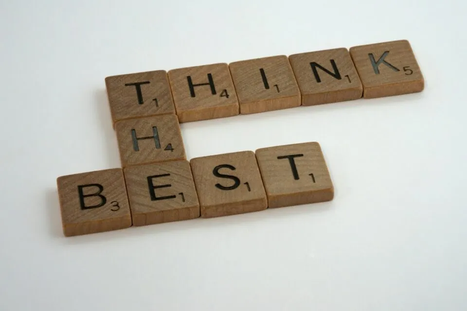 Photo critical thinking against trends manipulation